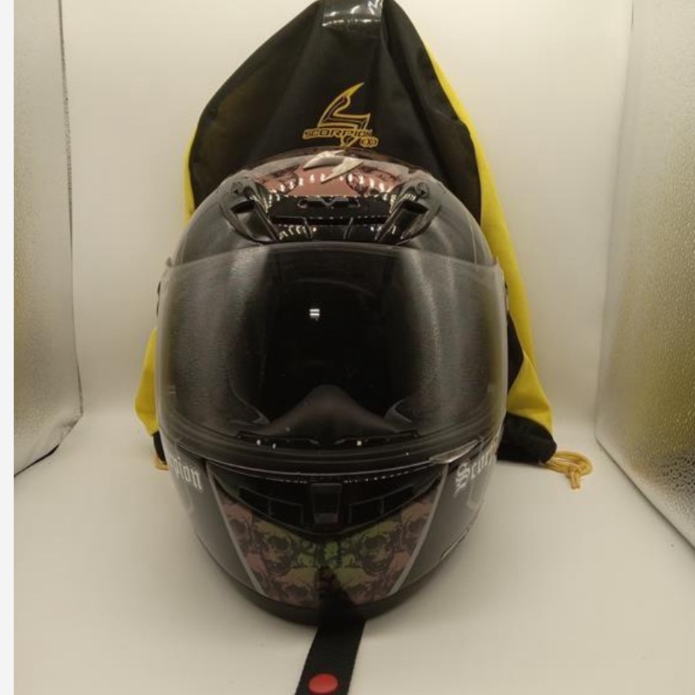 Scorpion SkullBucket Men’s Size Medium Snell DOT approved